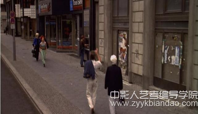 《羅拉快跑》中的藍(lán)色.jpg