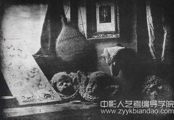 達蓋爾《畫室》.jpg
