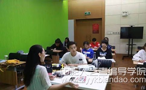 中影人藝考學生課堂