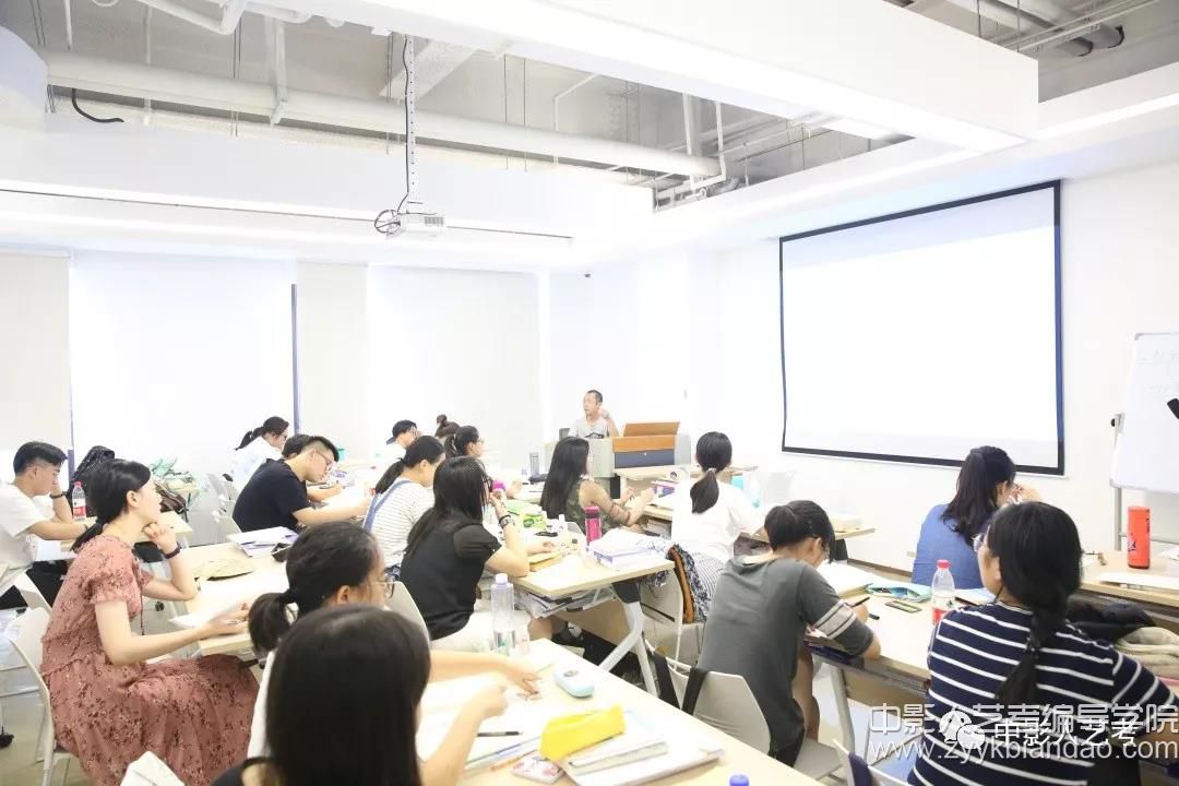 導演拍攝技巧：如何處理主場面和大場面？